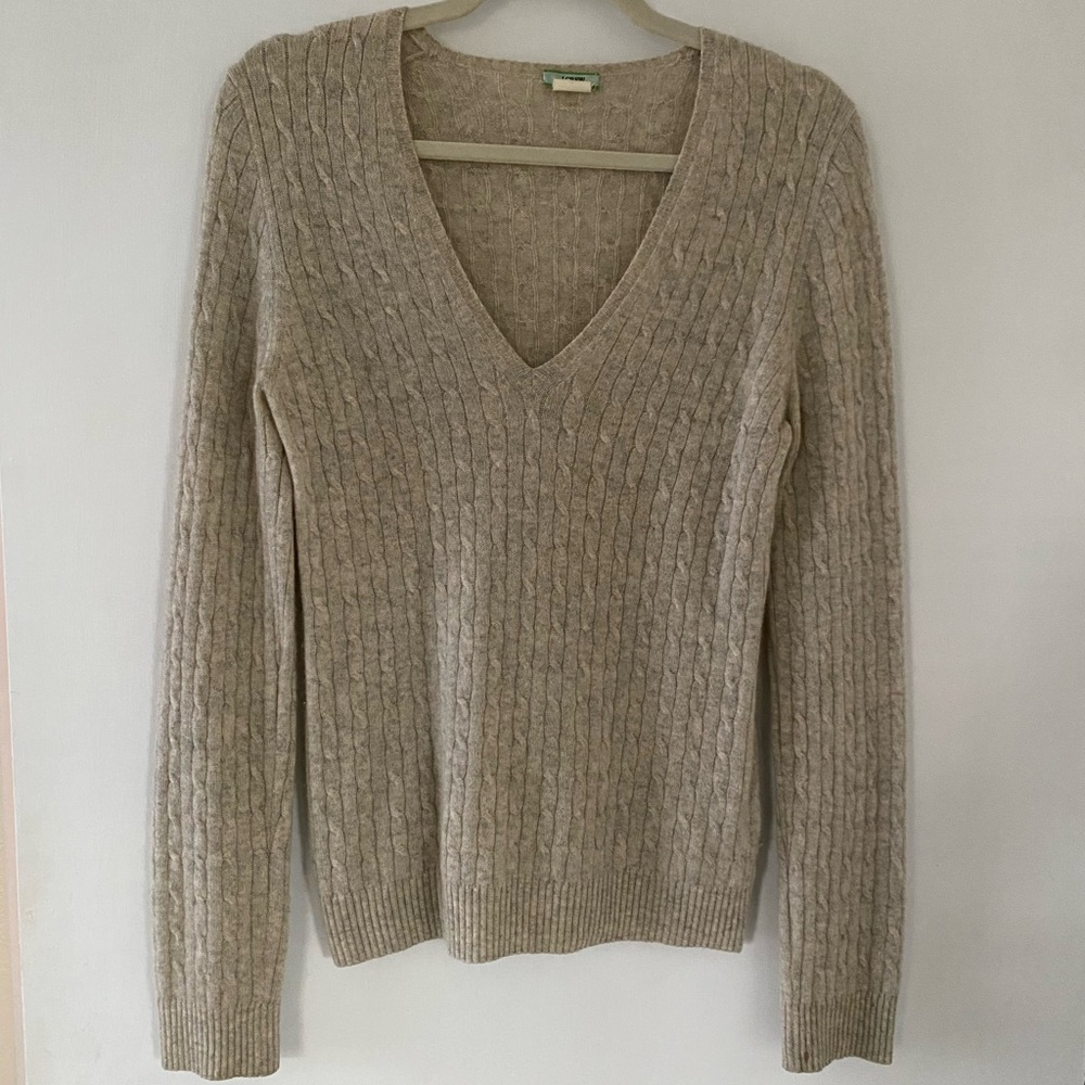 J. Crew 100% Cashmere Vintage Preppy Light Grey V-Neck Cable Knit Sweater Small